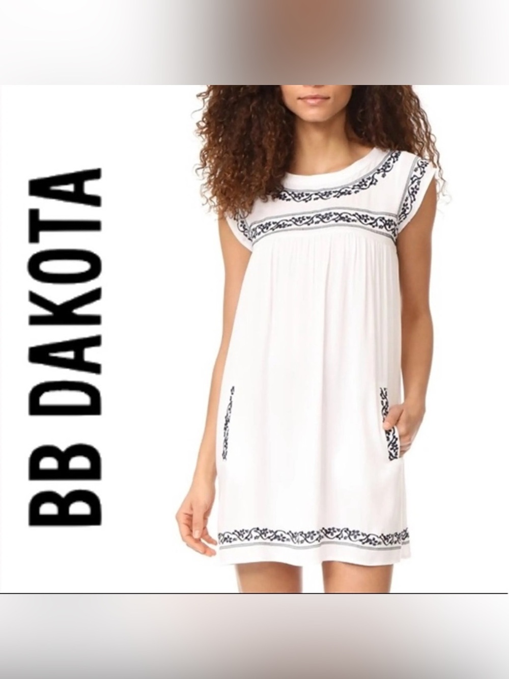 BB DAKOTA Embroidered Babydoll Shift Mini Dress White Blue Size Large Boho